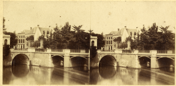 808269 Gezicht vanaf de singel op de Tolsteegbarrière en de Tolsteegbrug te Utrecht, uit westen.